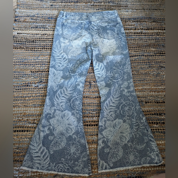 DG2 Diane Gilman Women's Jeans Cropped Flare Blue & White Allover Print SZ 14P - Picture 9 of 10